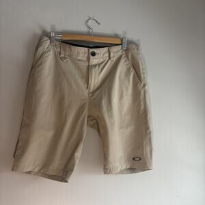 Oakley Mens Shorts Size 32 Beige/Khaki zipper, Button, Pockets 10” inseam